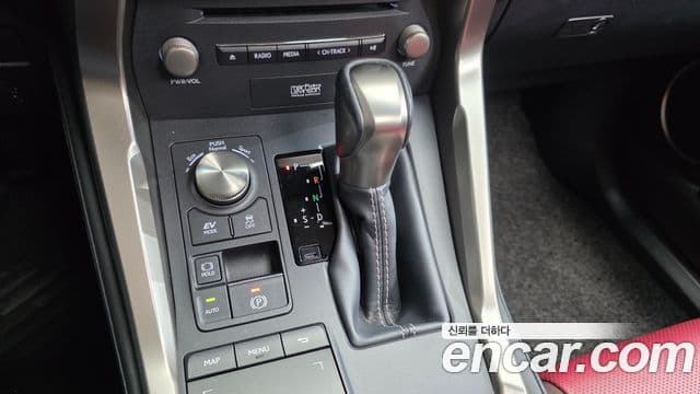 Lexus NX300h 2018 — ფოტო 9/20