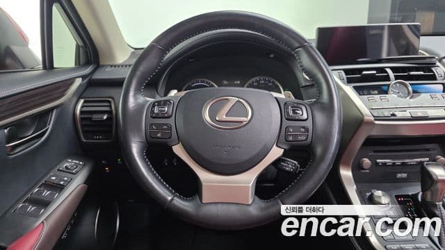 Lexus NX300h 2018 — ფოტო 13/20