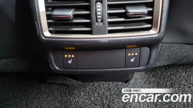 Lexus NX300h 2018 — ფოტო 19/20