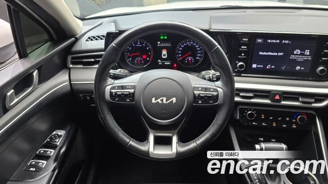 Kia K5 2022 — ფოტო 12/20
