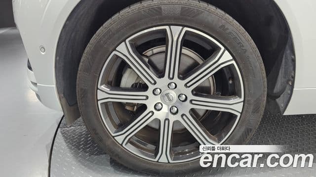 Volvo XC60 2019 — ფოტო 5/20