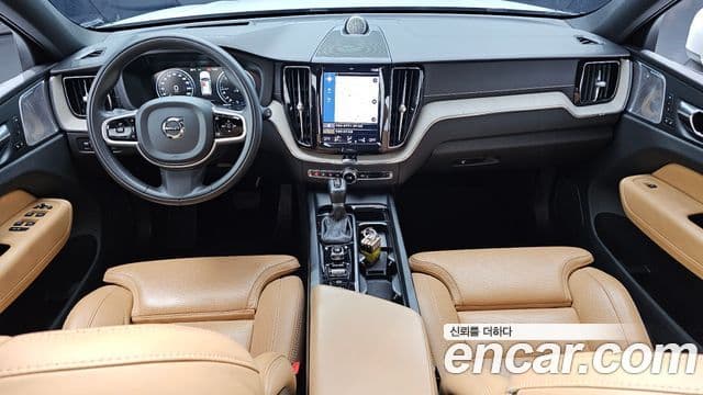 Volvo XC60 2019 — ფოტო 7/20