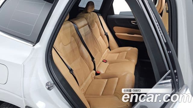 Volvo XC60 2019 — ფოტო 11/20