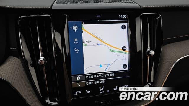 Volvo XC60 2019 — ფოტო 14/20