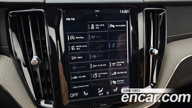 Volvo XC60 2019 — ფოტო 16/20