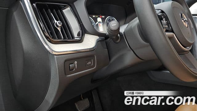 Volvo XC60 2019 — ფოტო 20/20