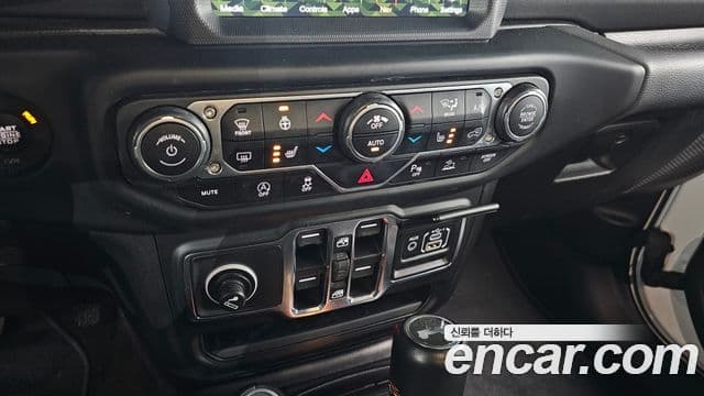 Jeep Wrangler 2021 — Şəkil 18/20
