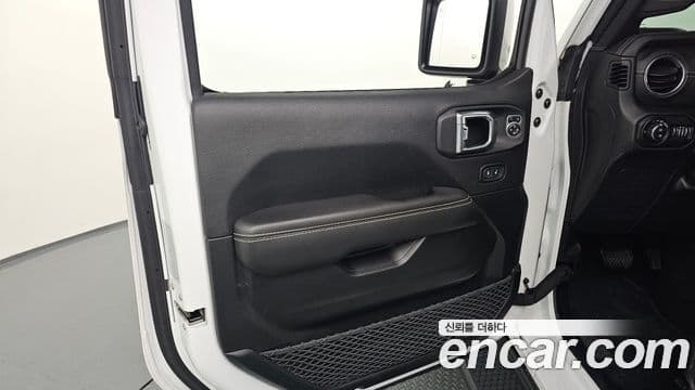 Jeep Wrangler 2021 — Photo 5/31