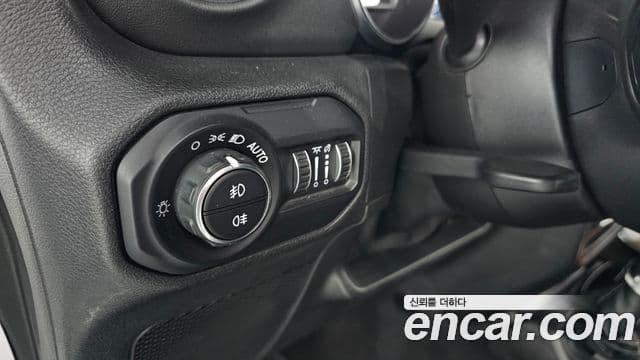 Jeep Wrangler 2021 — Photo 7/31