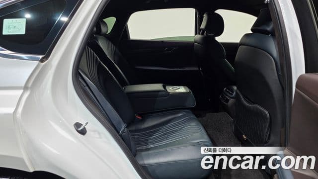 Genesis Electrified G80 2020 — Şəkil 11/20