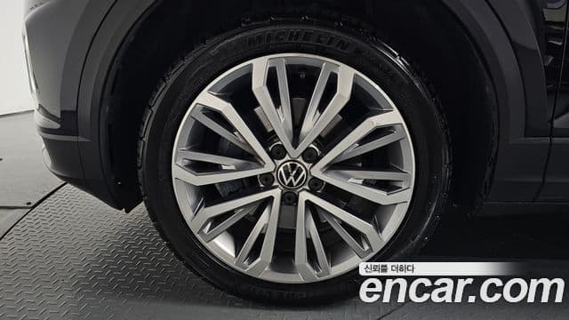 Volkswagen T-Roc 2021 — ფოტო 5/20
