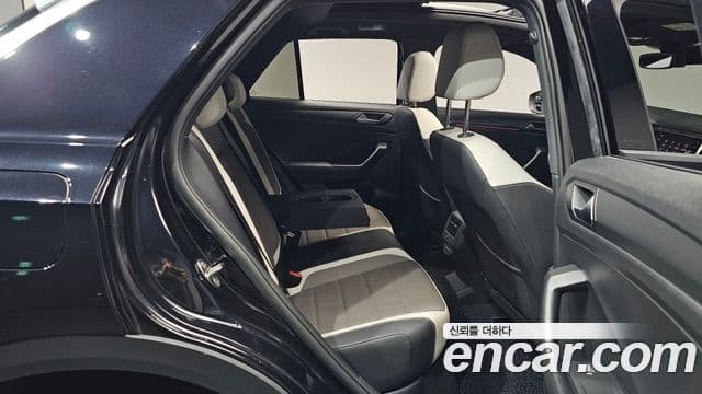Volkswagen T-Roc 2021 — ფოტო 13/20