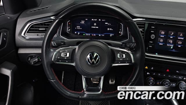 Volkswagen T-Roc 2021 — ფოტო 14/20
