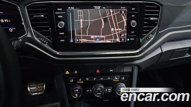 Volkswagen T-Roc 2021 — ფოტო 15/20