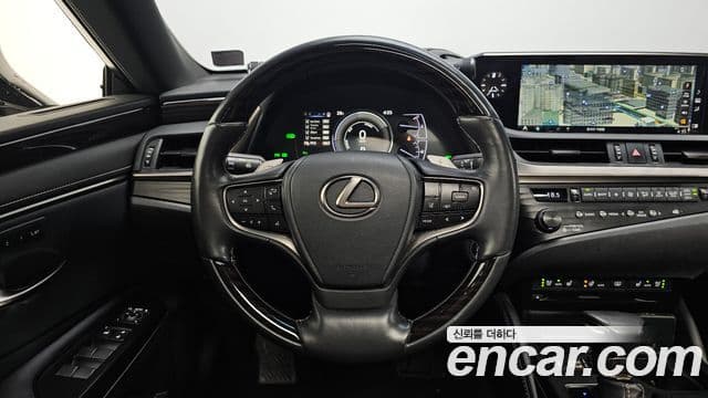 Lexus ES300h 2018 — Фото 13/20