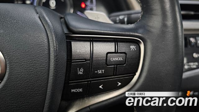 Lexus ES300h 2018 — Photo 18/34