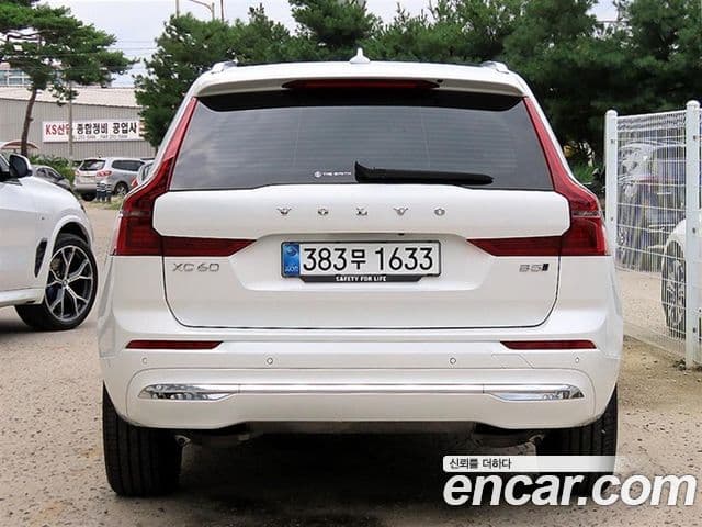 Volvo XC60 2025 — ფოტო 4/20