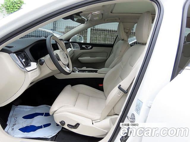Volvo XC60 2025 — ფოტო 5/20