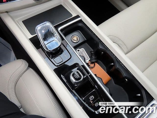 Volvo XC60 2025 — ფოტო 11/20