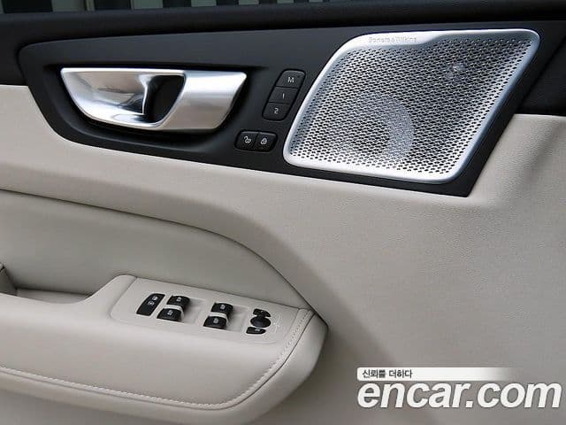 Volvo XC60 2025 — ფოტო 12/20