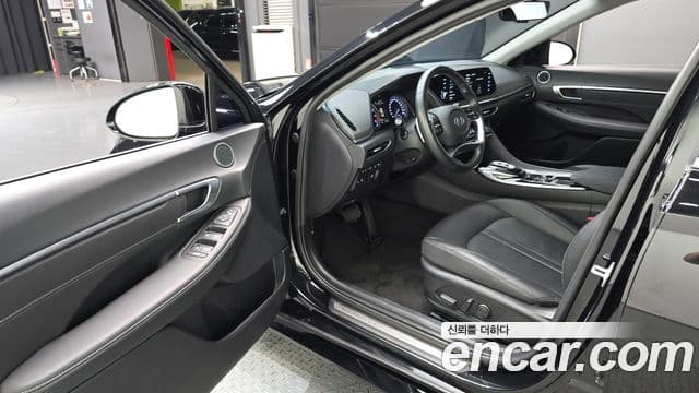 Hyundai Sonata 2022 — ფოტო 9/20