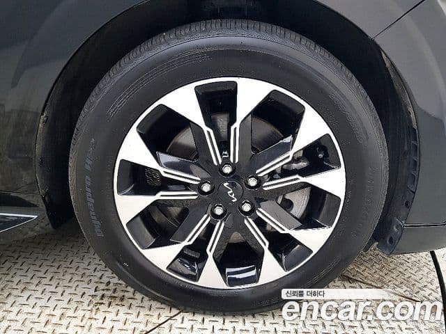 Kia Carnival 2022 — фото 19 из 20