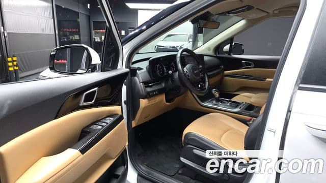 Kia Carnival 2022 — фото 10 из 20