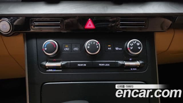 Kia Carnival 2022 — фото 15 из 20