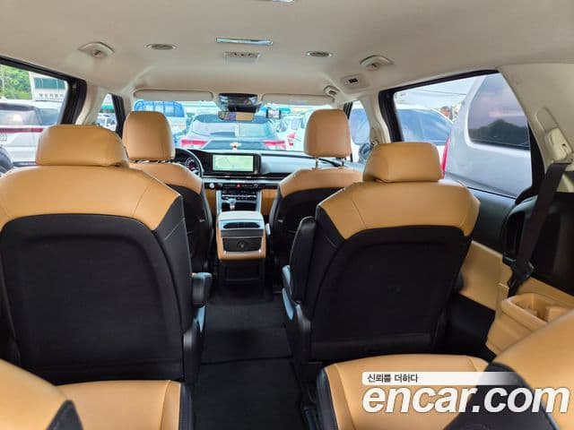 Kia Carnival 2022 — ფოტო 9/13