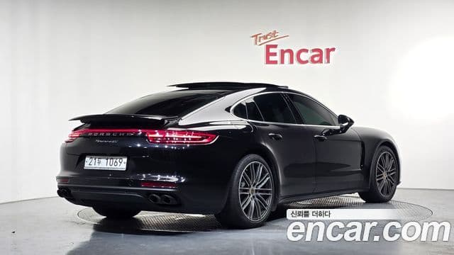 Porsche Panamera 2018 — ფოტო 2/20