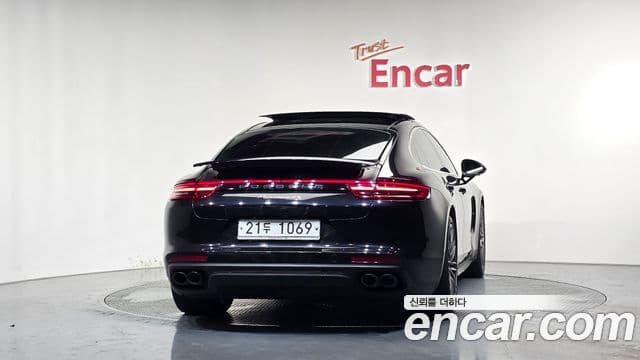 Porsche Panamera 2018 — ფოტო 4/20