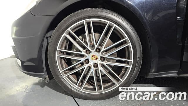 Porsche Panamera 2018 — ფოტო 5/20