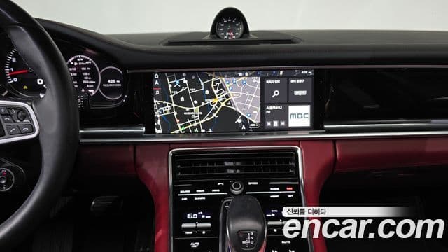 Porsche Panamera 2018 — ფოტო 14/20
