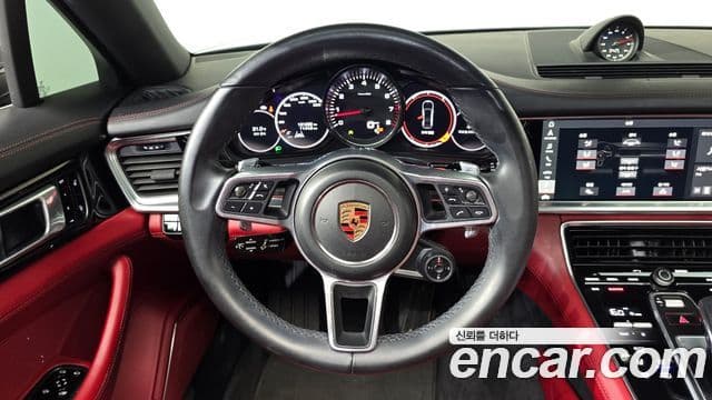 Porsche Panamera 2018 — ფოტო 15/20