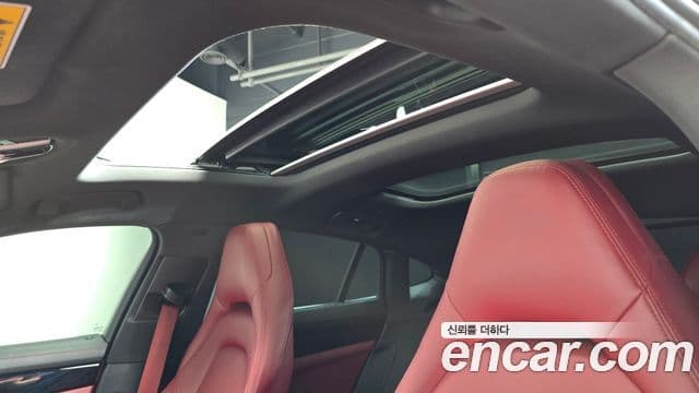 Porsche Panamera 2018 — ფოტო 17/20