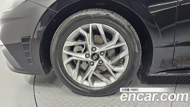 Hyundai Sonata Hybrid 2023 — Photo 8/20