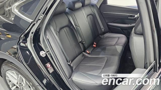 Hyundai Sonata Hybrid 2023 — Photo 2/20