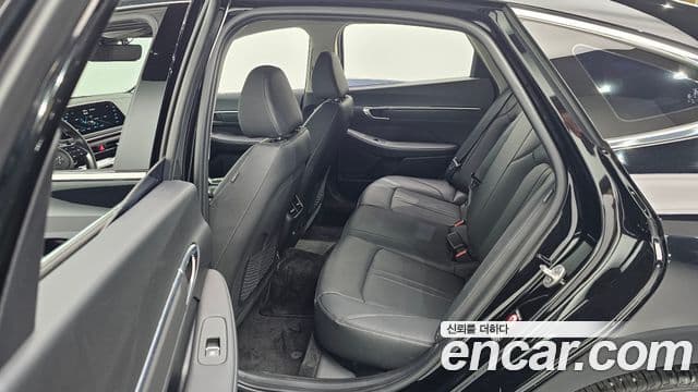 Hyundai Sonata Hybrid 2023 — Photo 10/20