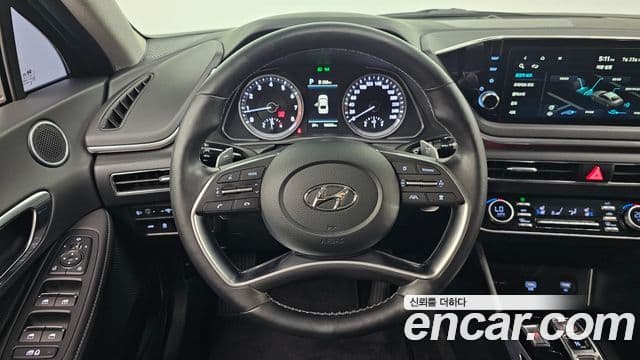 Hyundai Sonata Hybrid 2023 — Photo 18/20
