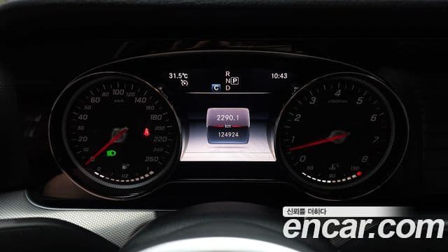 Mercedes-Benz E-Class 2019 — Şəkil 8/20