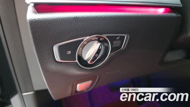 Mercedes-Benz E-Class 2019 — Şəkil 19/20