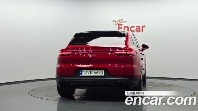 Porsche Cayenne 2021 — ფოტო 4/20