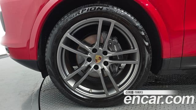 Porsche Cayenne 2021 — ფოტო 5/20