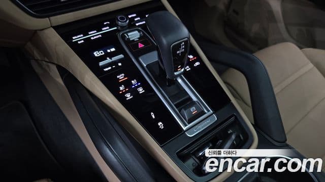 Porsche Cayenne 2021 — ფოტო 9/20
