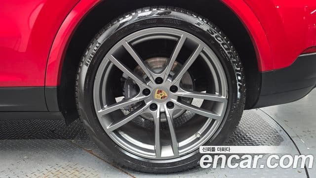 Porsche Cayenne 2021 — Photo 3/33