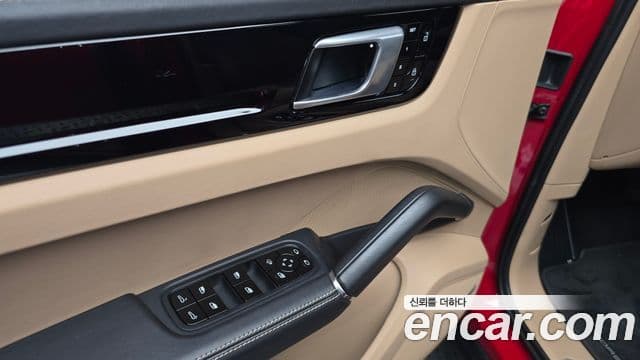 Porsche Cayenne 2021 — Photo 24/33