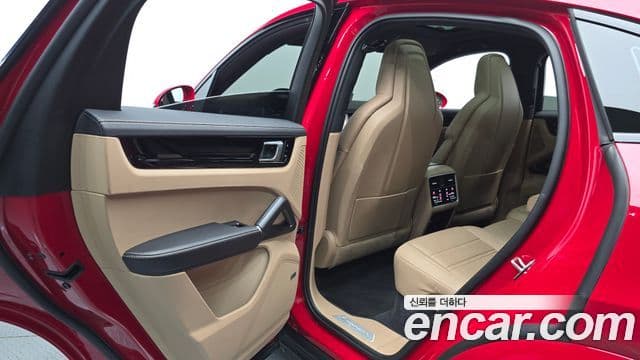 Porsche Cayenne 2021 — Photo 14/33