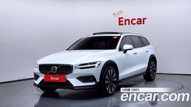 Volvo V60 Cross Country 2024 — ფოტო 1/20