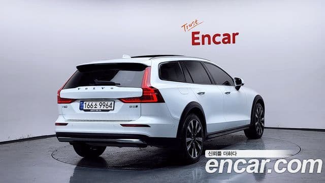 Volvo V60 Cross Country 2024 — ფოტო 2/20