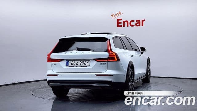 Volvo V60 Cross Country 2024 — ფოტო 4/20